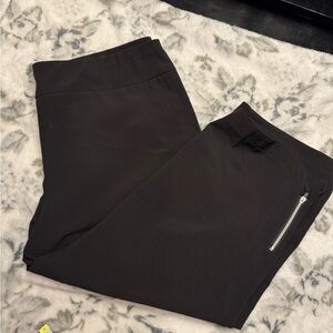 Chico‘s size 2.5 cropped golf pants